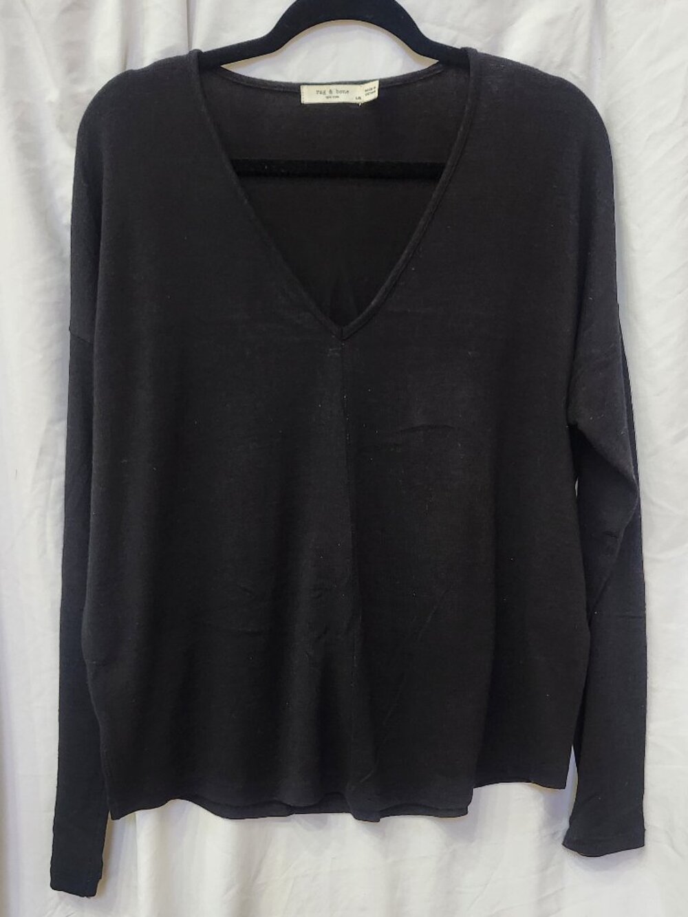 Rag and bone black lightweight stretchy v-neck classic capsule sweater, L